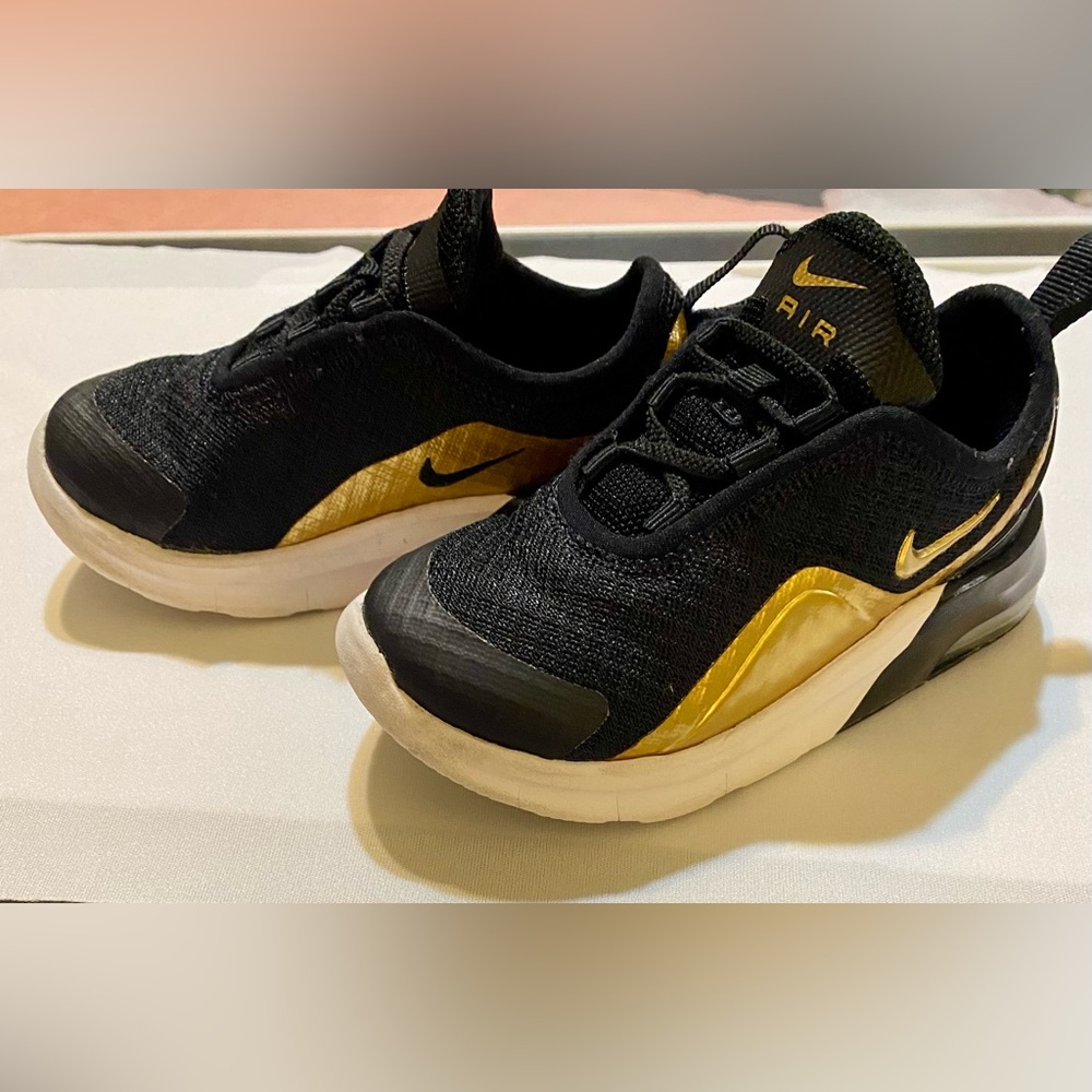 Nike Air Max Motion 2 Toddler Sneakers